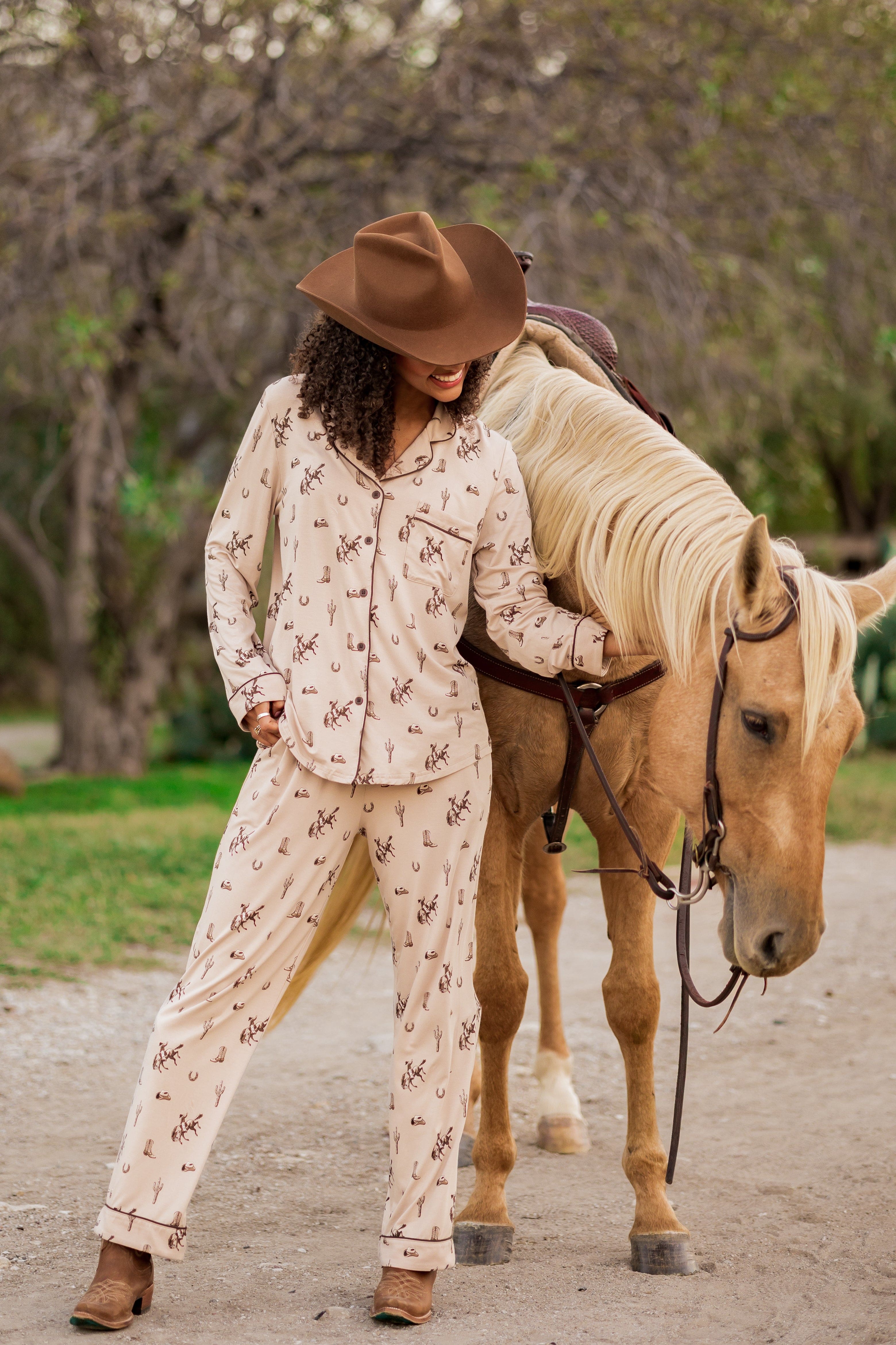 Long-Sleeved Women's Pajama Set in Classic Cowboy