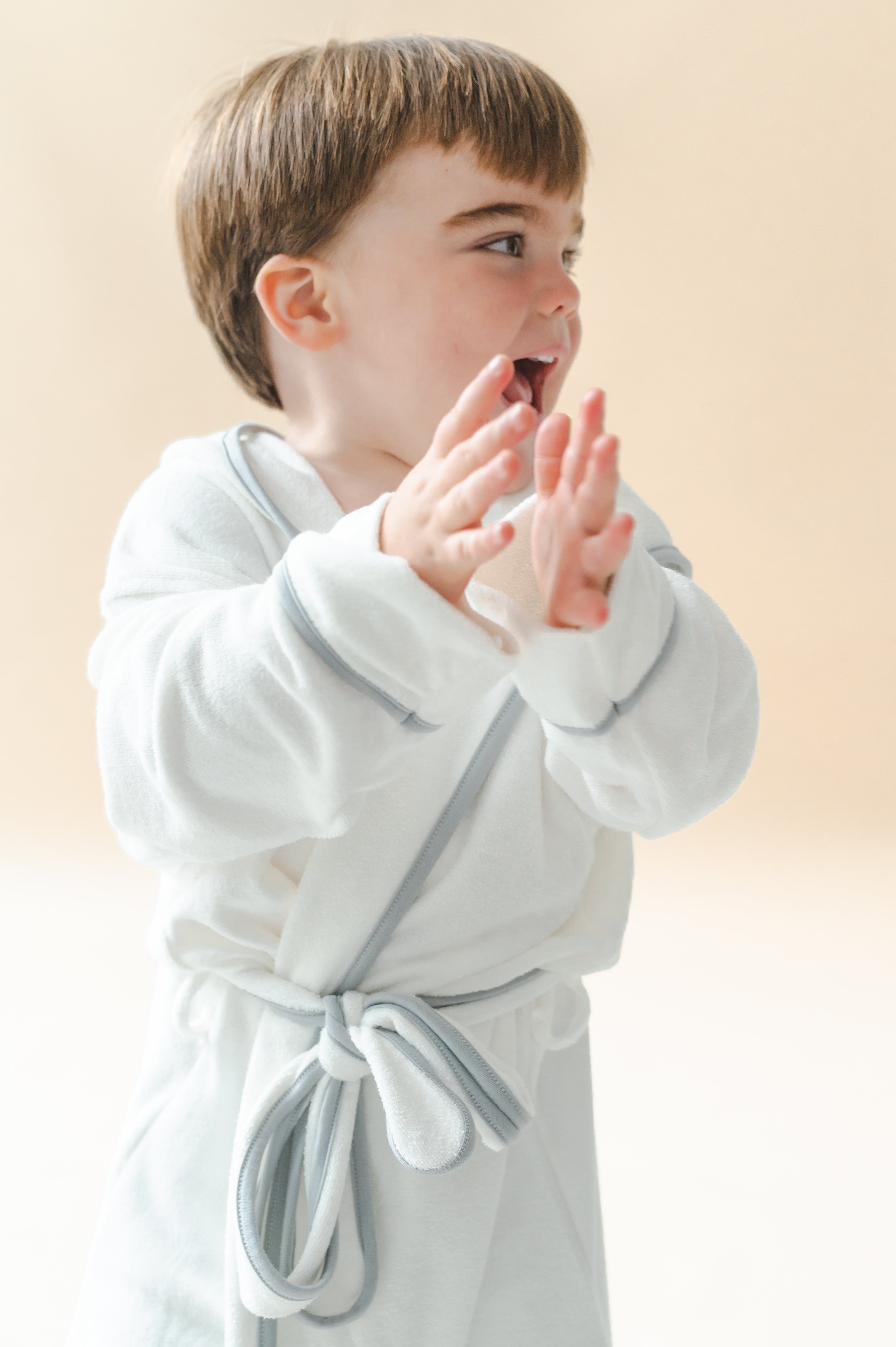 Hooded Bath Robe in Cloud with Storm Trim