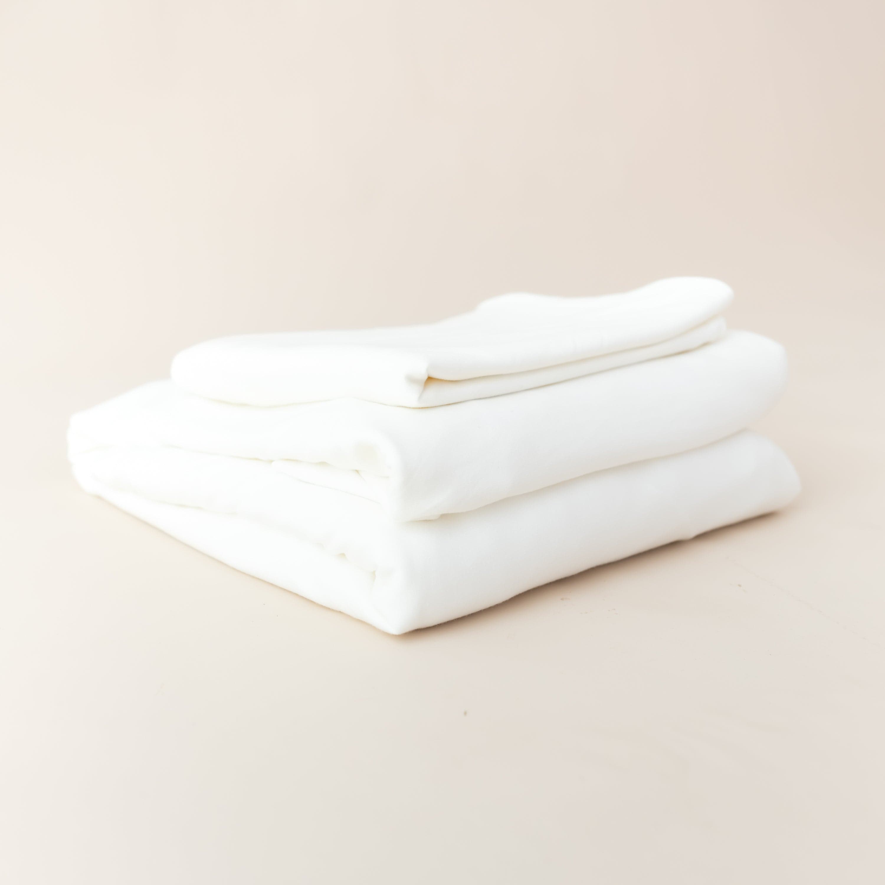 Fitted Sheet with Pillowcases in Cloud