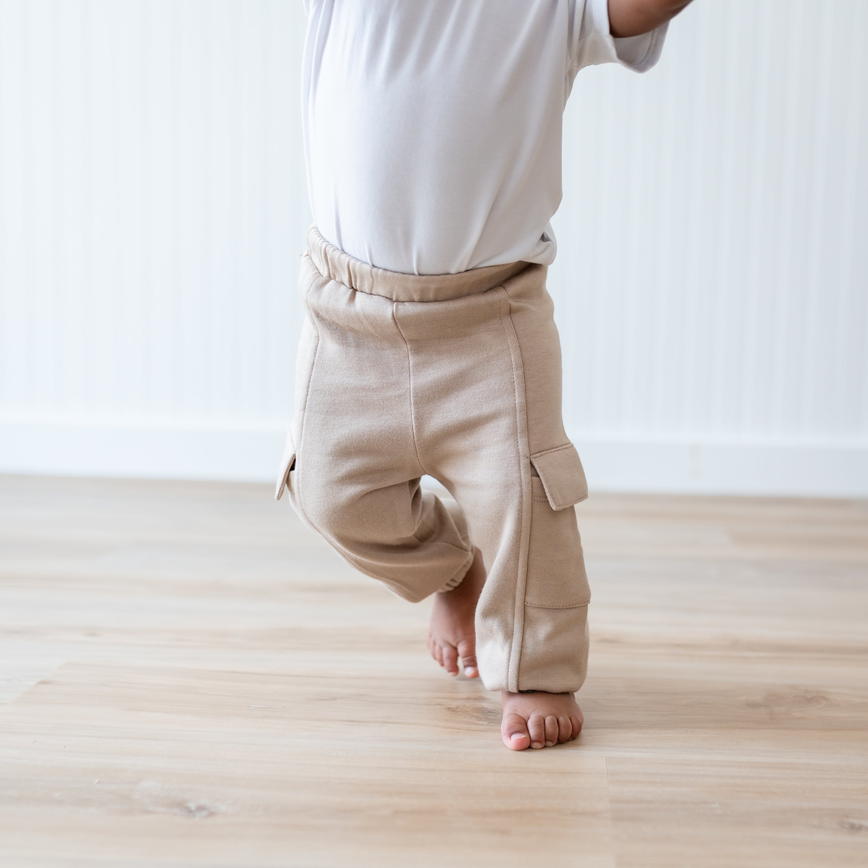 Fleece Cargo Pants in Almond