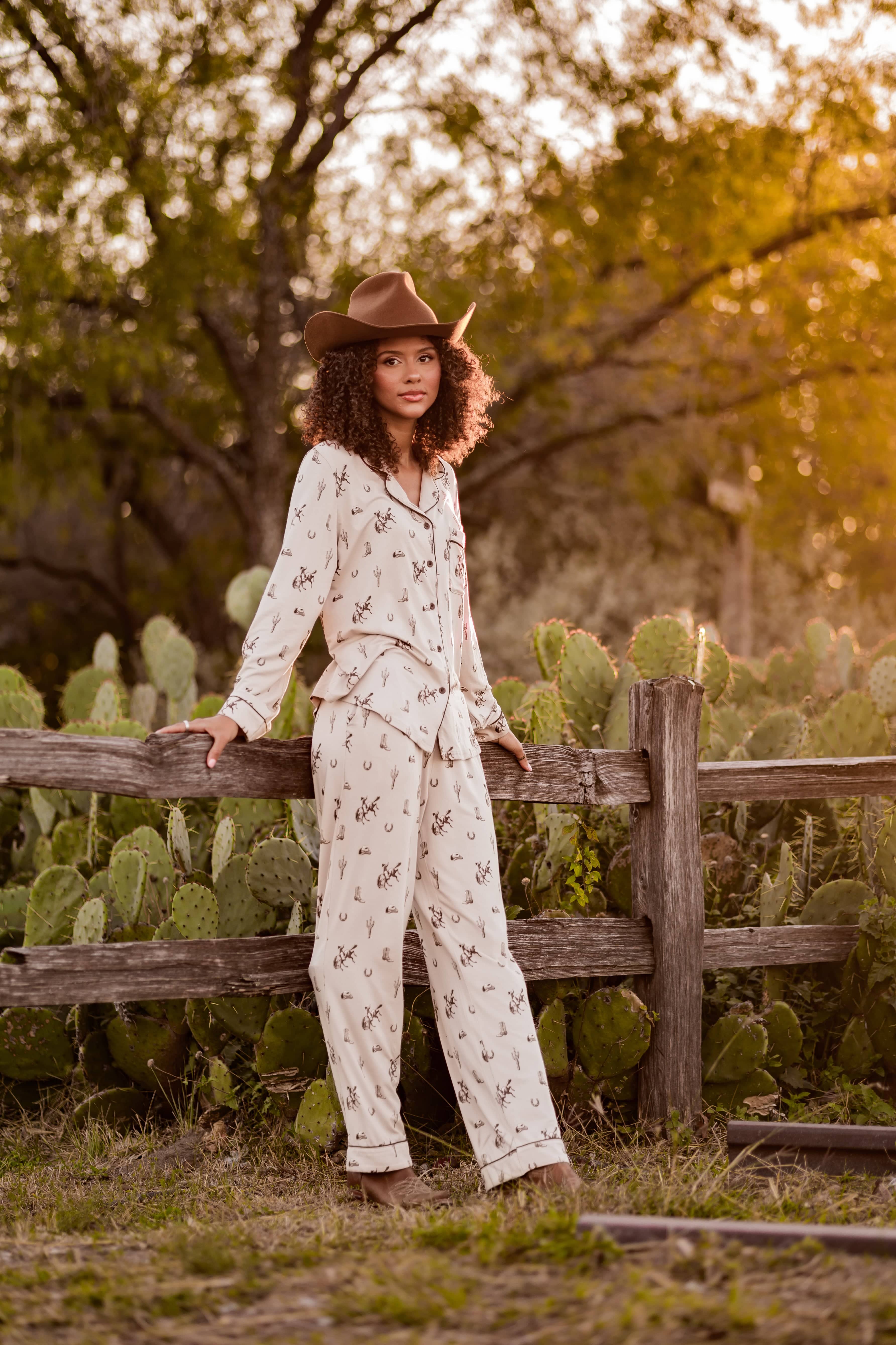 Long-Sleeved Women's Pajama Set in Classic Cowboy