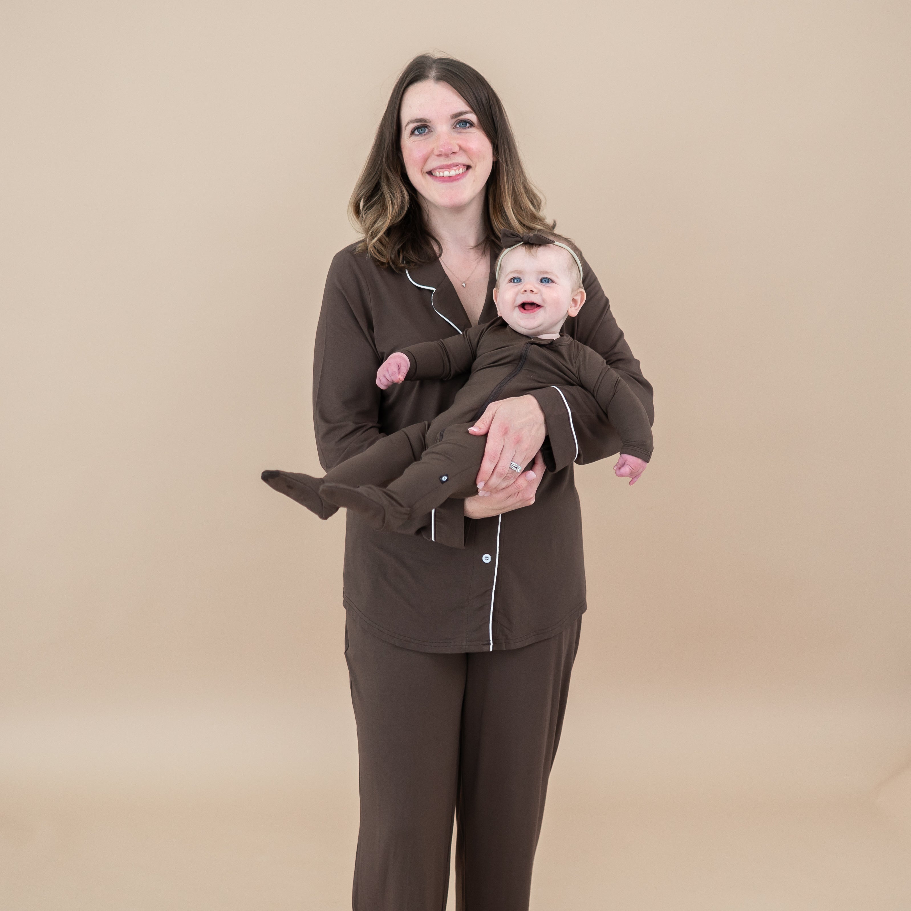 Long-Sleeved Women's Pajama Set in Espresso with Cloud Trim