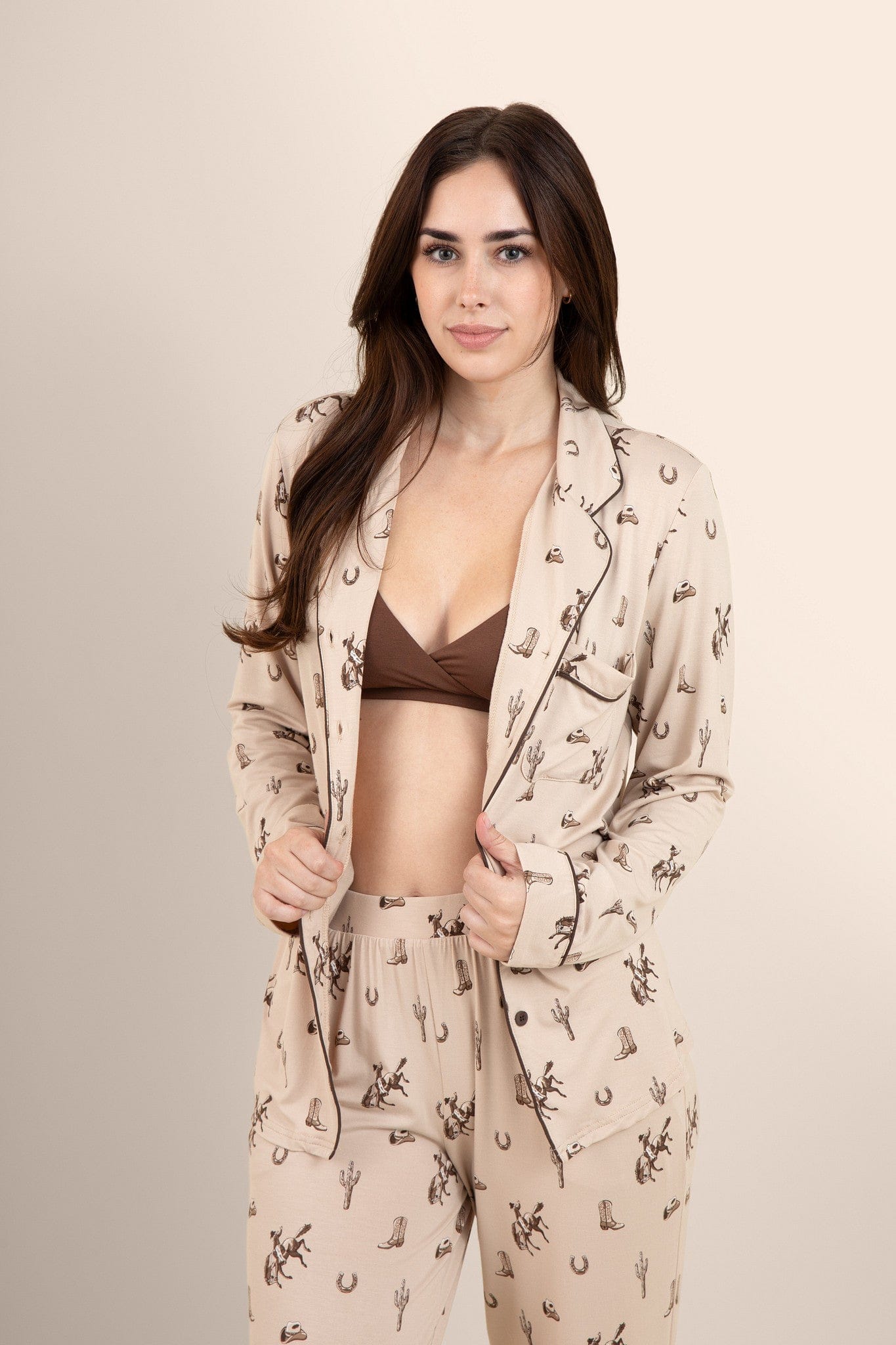 Long-Sleeved Women's Pajama Set in Classic Cowboy