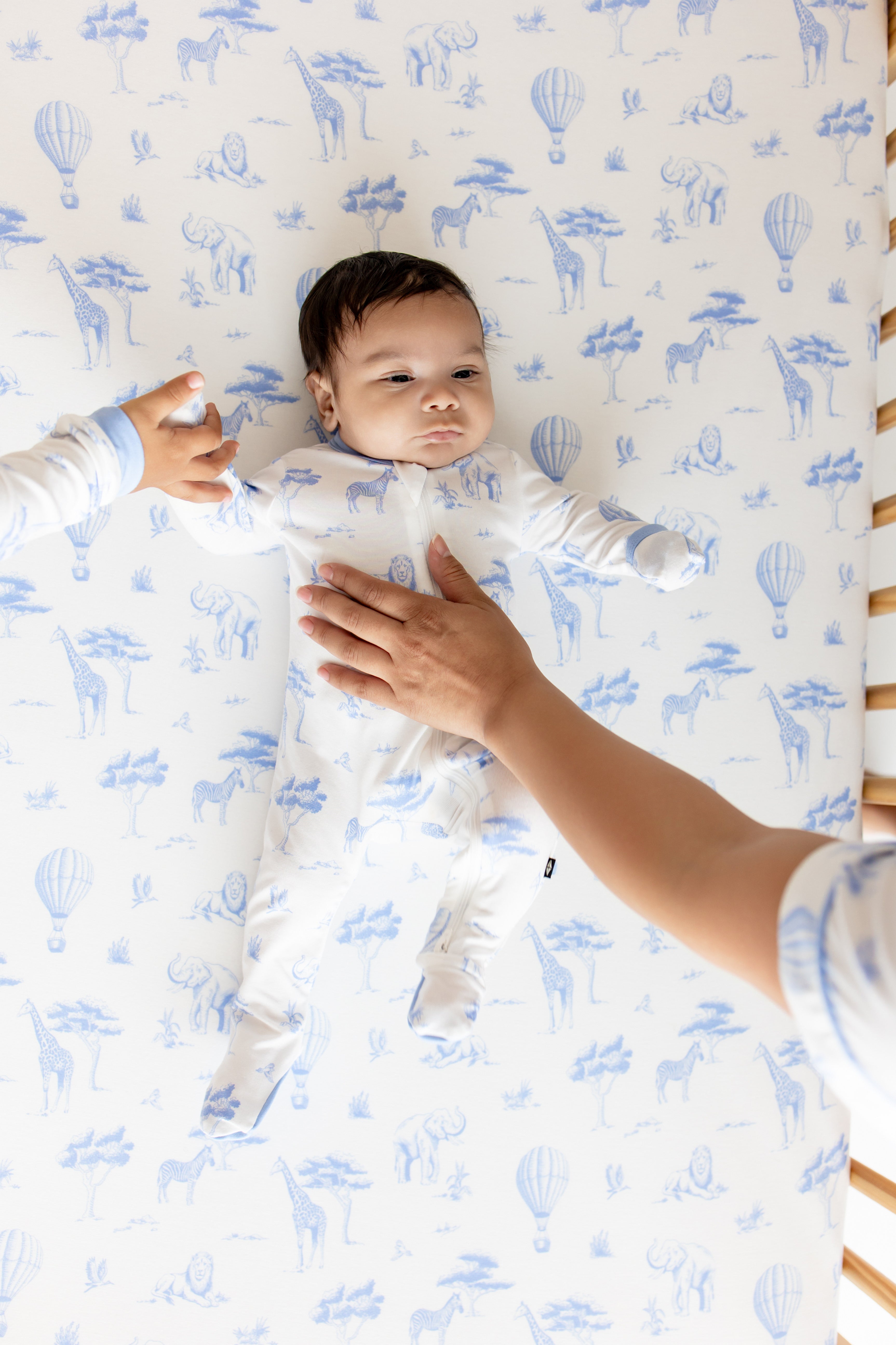 Crib Sheet in Toile Safari