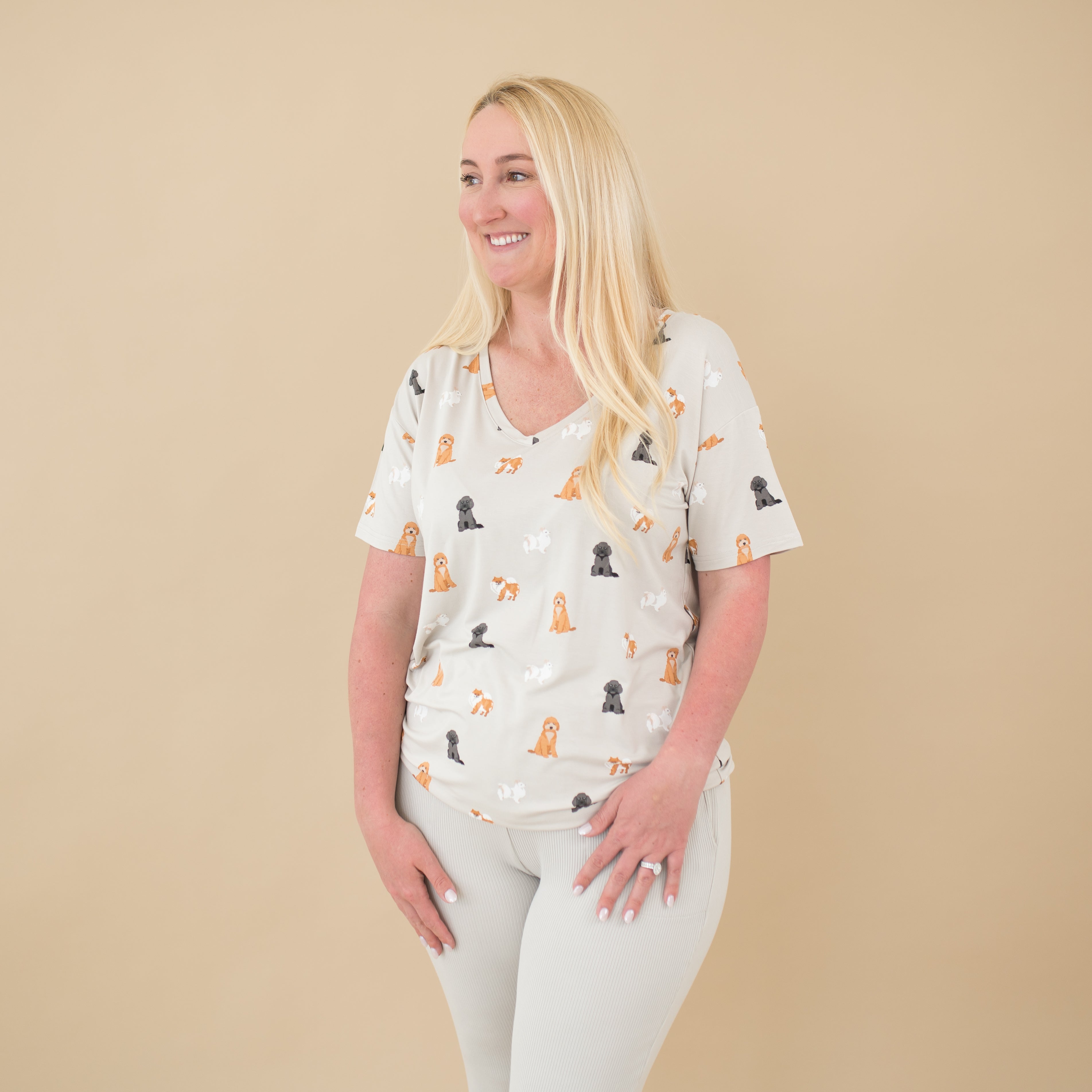 Women’s Relaxed Fit V-Neck in Fluffy Dog
