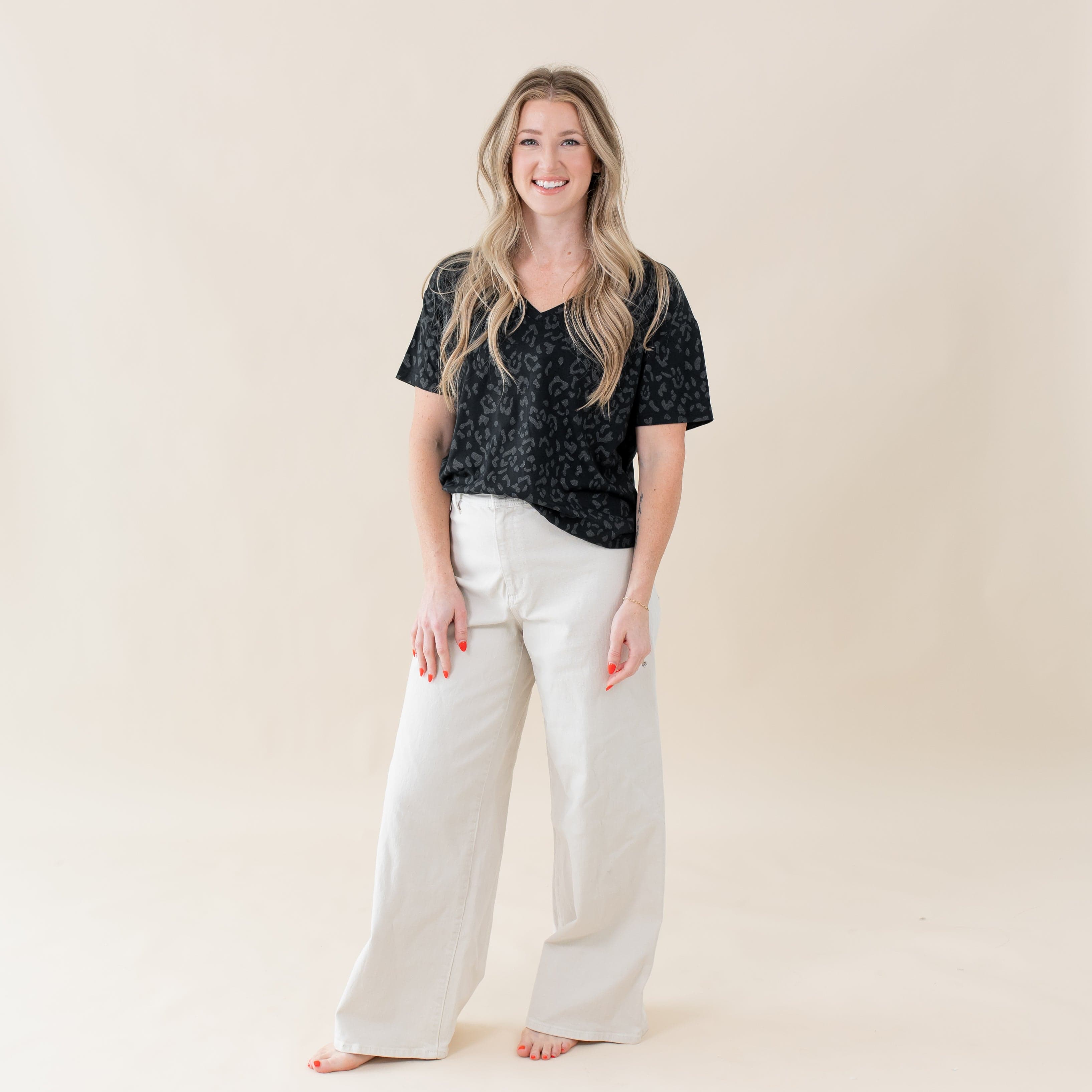 Women's Relaxed Fit V-Neck in Midnight Leopard